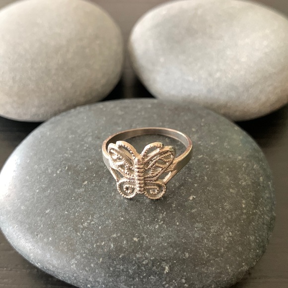 Beautiful Butterfly Ring - Picture 2 of 5